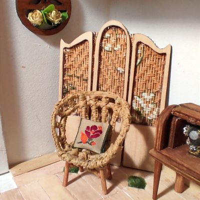 ديكور غرفه مصغره بداخلها اثاث و ماكنه خياطه مصنعه بالكامل يدوياً 