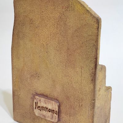  ديكور مزود بدرج  مستوحى من الحضاره المصريه وحارس المعبد  