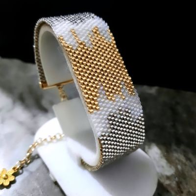 إسورة متداخلة الألوان الفضى والذهبى من خرز الميوكى