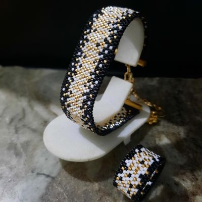 مجموعة تدرج الالوان الاسود والأبيض والذهبى من خرز الميوكى