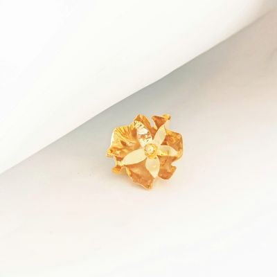 دبوس وردة الياسمين