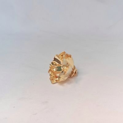 دبوس وردة الياسمين