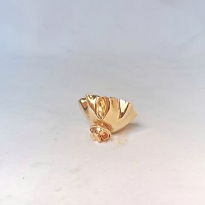 دبوس وردة الياسمين