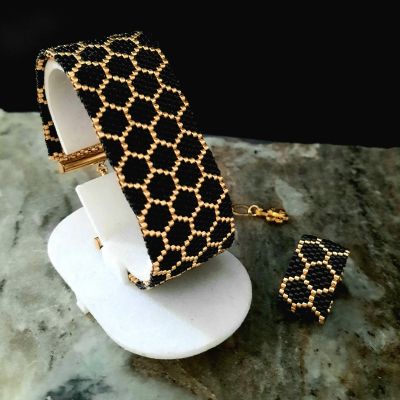 مجموعة خلية النحل باللون الأسود  من خرز الميوكى