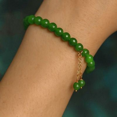 انسيال من الجاد الأخضر الغامق