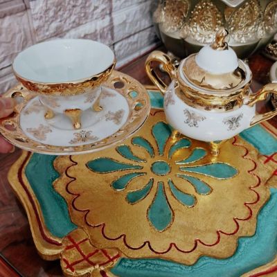 مجموعة من اطباق الفلورنتين 