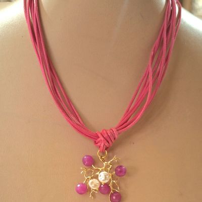 كوليه من الخيوط الجلد 