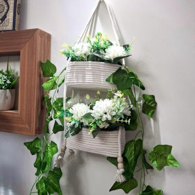 ديكور حائط بمستويين مع بوت زرع