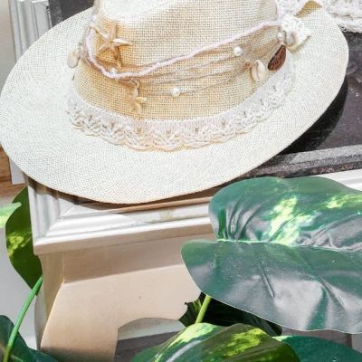 قبعة صيفية يدوية بتفاصيل بحرية 