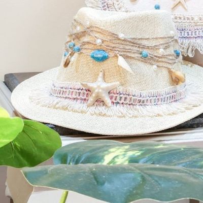 قبعة صيفية يدوية بتفاصيل بحرية 