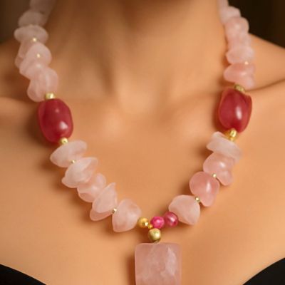 A necklace of row crystal agate