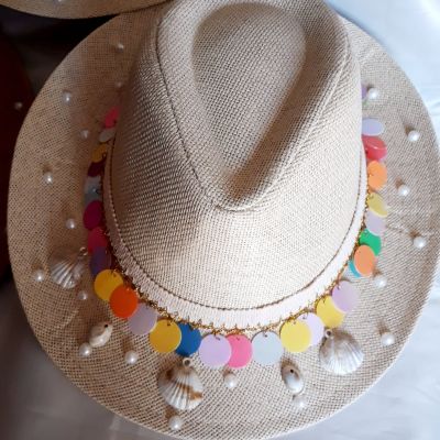 شابوه الكاوبوى بشكل رقيق  مع قواقع البحر