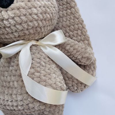 لعبة أرنب محشو مصنوعة بالكروشيه