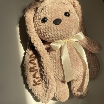 لعبة أرنب محشو مصنوعة بالكروشيه