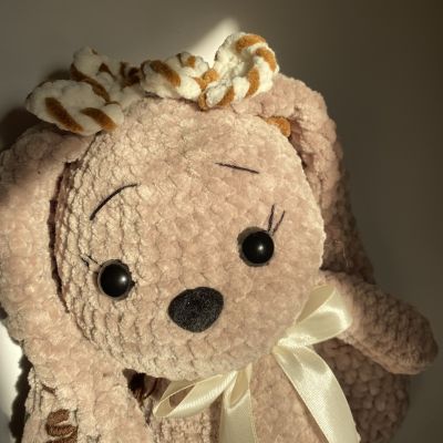 لعبة أرنب محشو مصنوعة بالكروشيه