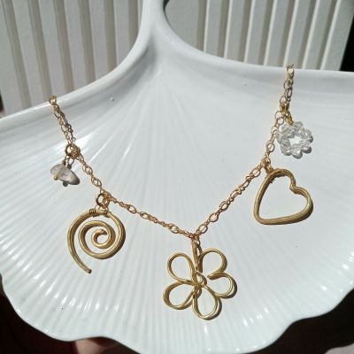 سلسلة نحاس بخمس دلايات 