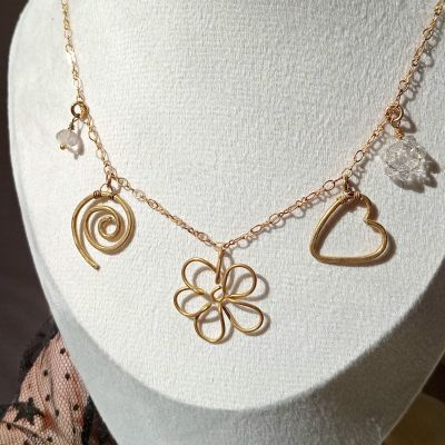 سلسلة نحاس بخمس دلايات 