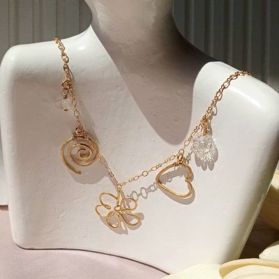 سلسلة نحاس بخمس دلايات 