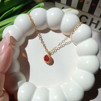 سلسلة نحاس رقيقه بحجر عقيق 