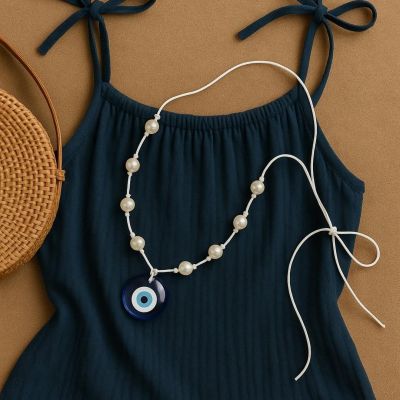 عقد العين الزرقاء 