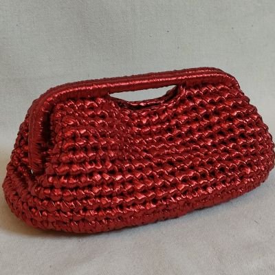 كلاتش حمراء