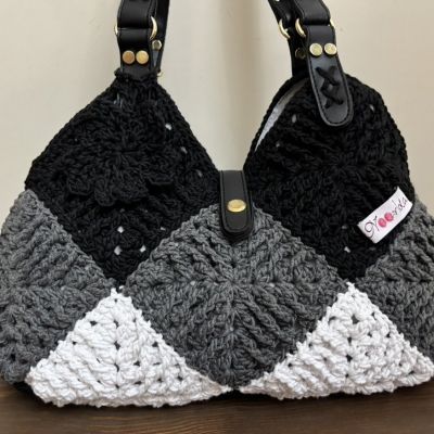 شنطة بمربعات جراني 