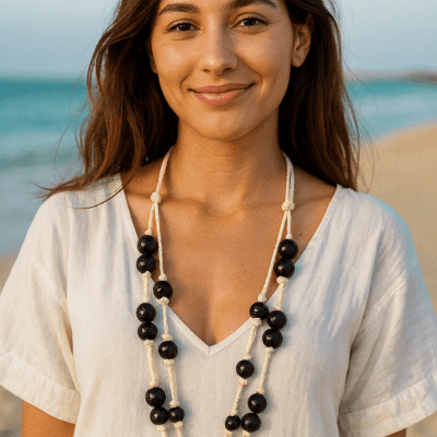 قلادة مكرمية من الخرز الأسود