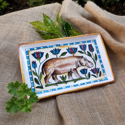 طبق خزفى مرسوم يدويا