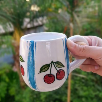  مج خزفى مرسوم يدويا بثمار الكريز