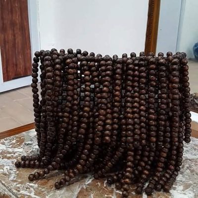 شنطة خشب وسط وكروس 