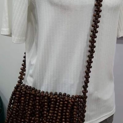 شنطة خشب وسط وكروس 