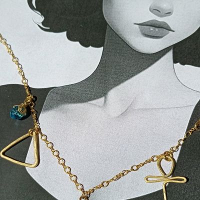 سلسلة نحاس بدلايات فرعونيه 