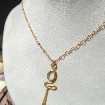 سلسلة نحاس مميزة بدلاية مكتوب عليها مصر