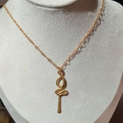 سلسلة نحاس مميزة بدلاية مكتوب عليها مصر