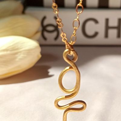 سلسلة نحاس مميزة بدلاية مكتوب عليها مصر