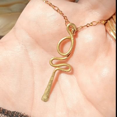 سلسلة نحاس مميزة بدلاية مكتوب عليها مصر