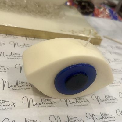 شمعة على شكل عين أزرق و أسود