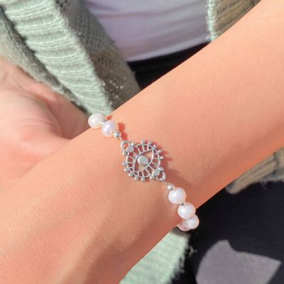 Silver and pearl bracelet 