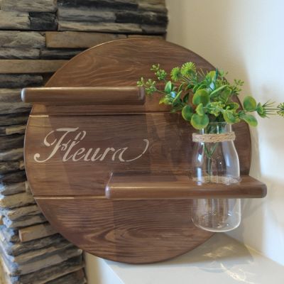  تابلوه خشب بأرفف وفازة