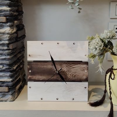 ساعة خشب عصرية