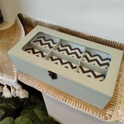 منظم خشبي بدرج للمشروبات