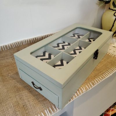 منظم خشبي بدرج للمشروبات