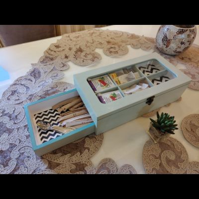 منظم خشبي بدرج للمشروبات