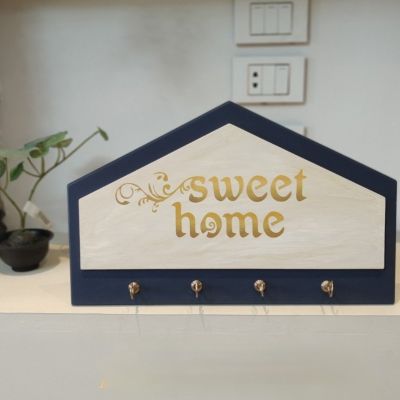 لوحة تعليق مفاتيح شكل بيت