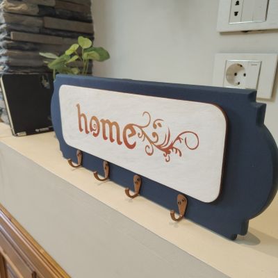 لوحة خشب لتعليق مفاتيح 