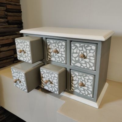 منظم خشبي بتصميم جذاب