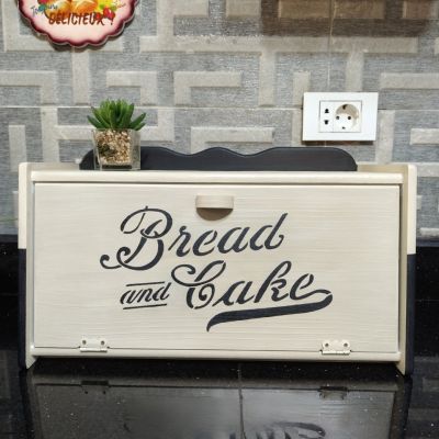 حافظة مخبوزات من الخشب 