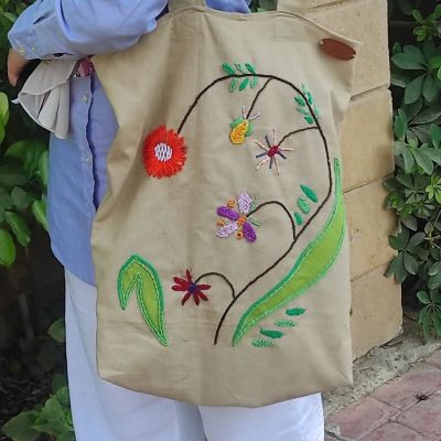 شنطة قماش مطرزة 