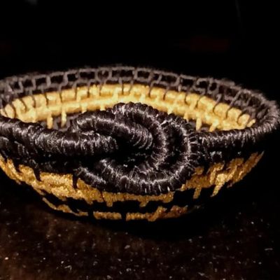 طبق تقديم من المكرميه مع تطعيم السيرما