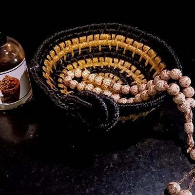 طبق تقديم من المكرميه مع تطعيم السيرما